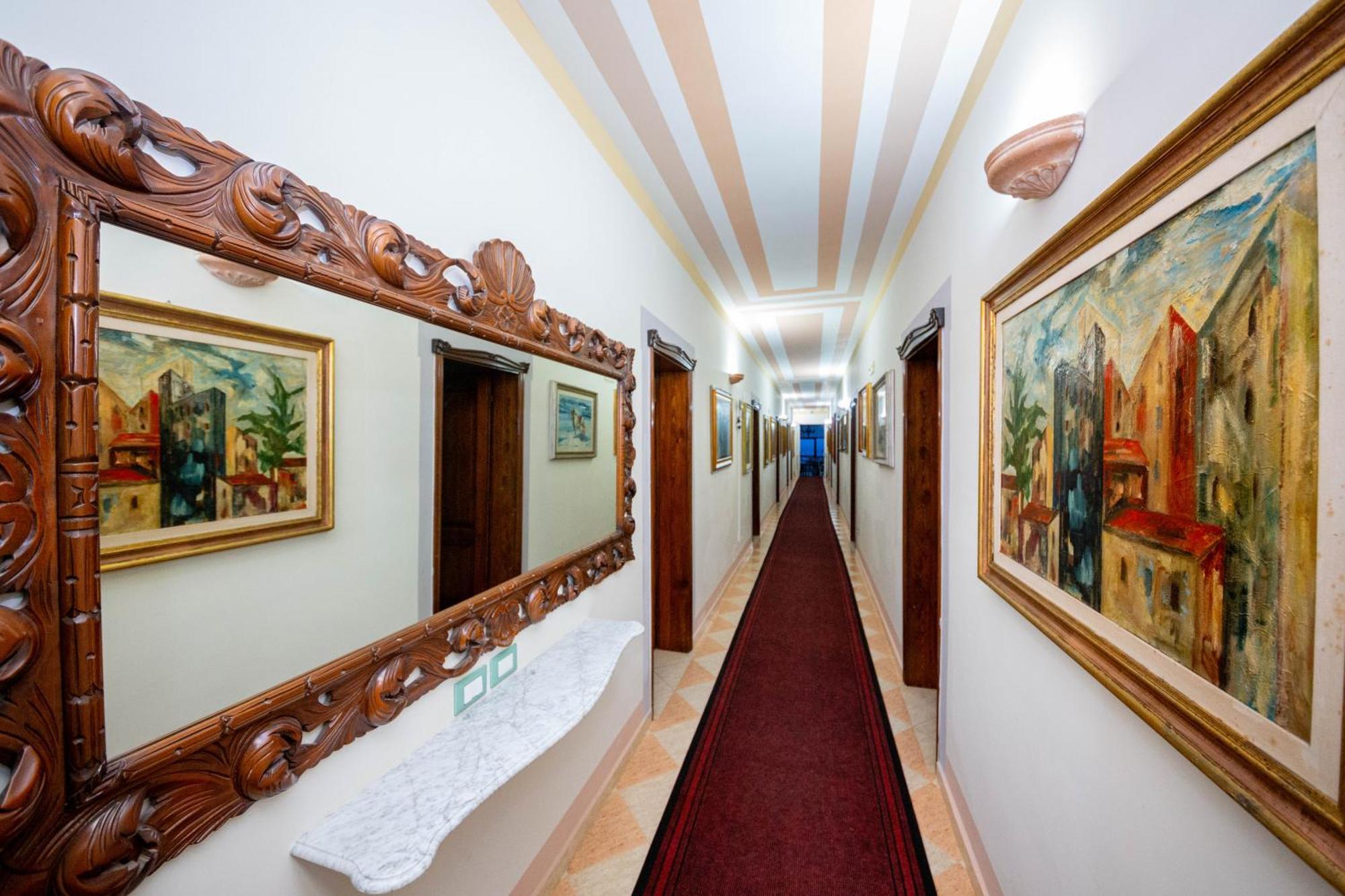 Hotel "San Saena " Radhimë Eksteriør bilde