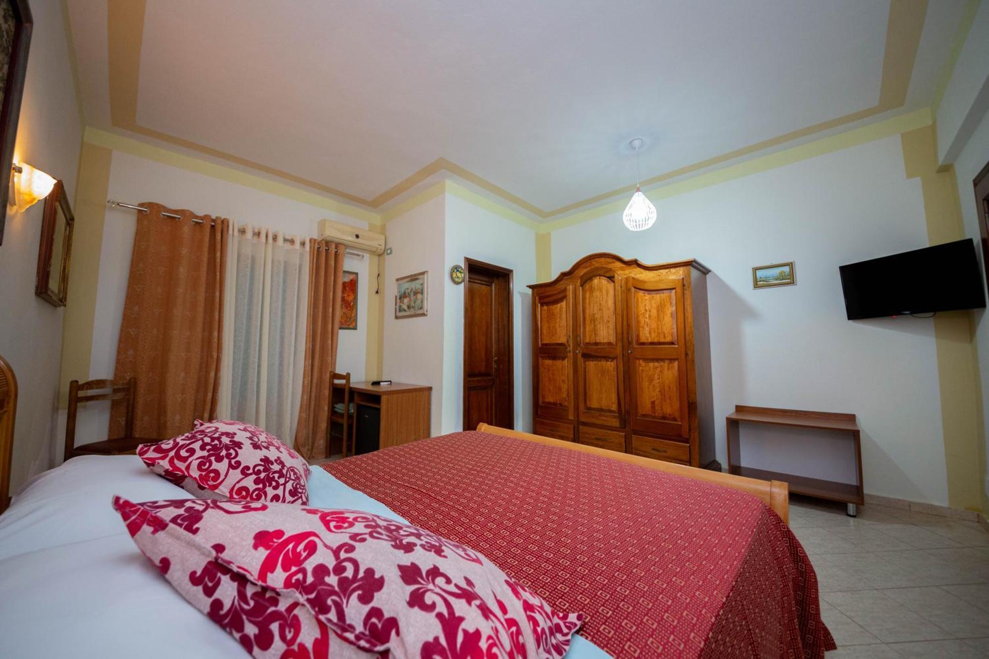 Hotel "San Saena " Radhimë Eksteriør bilde